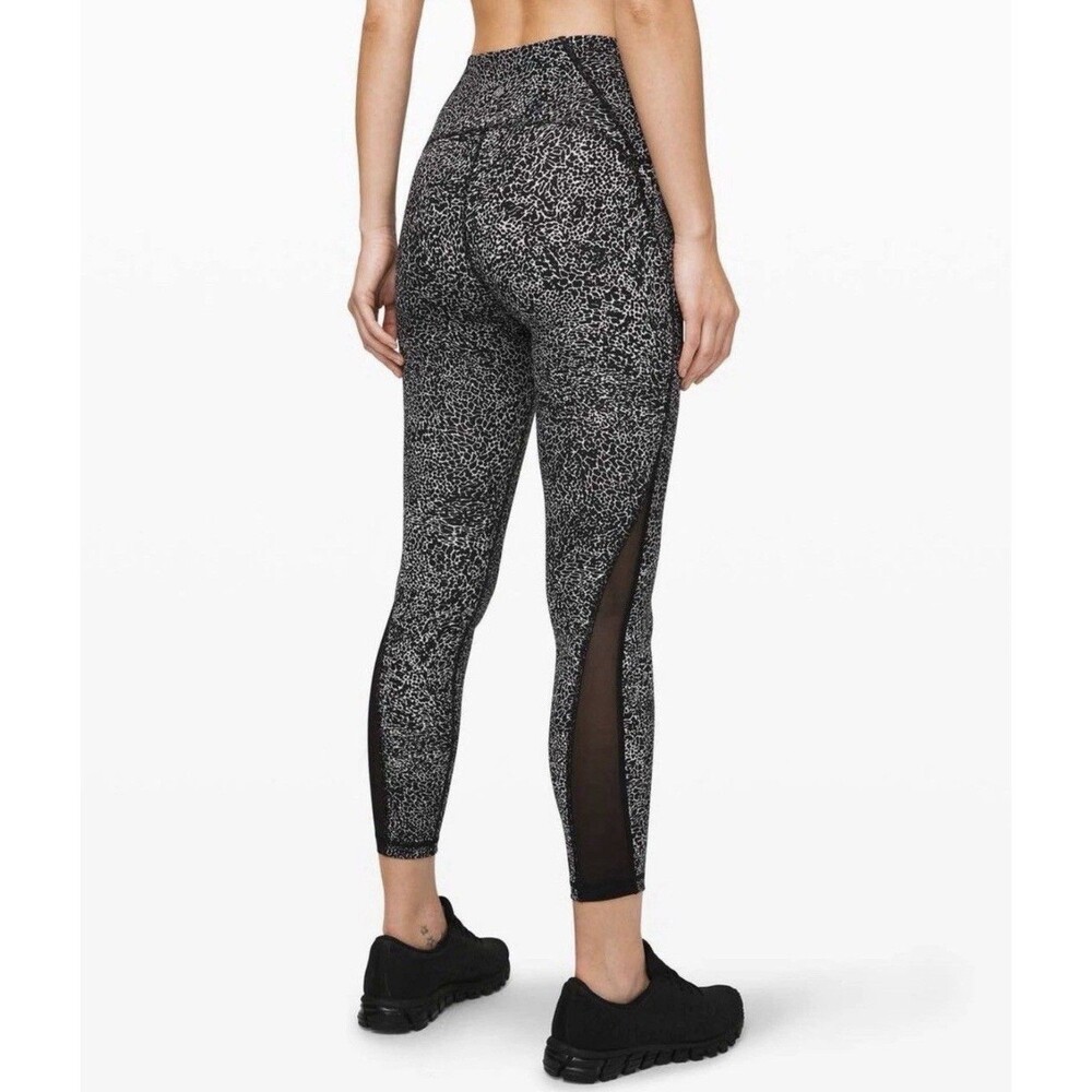 Lululemon Train Times 7/8 Pant 25"Night View White Black Size 4 Luxtreme B1